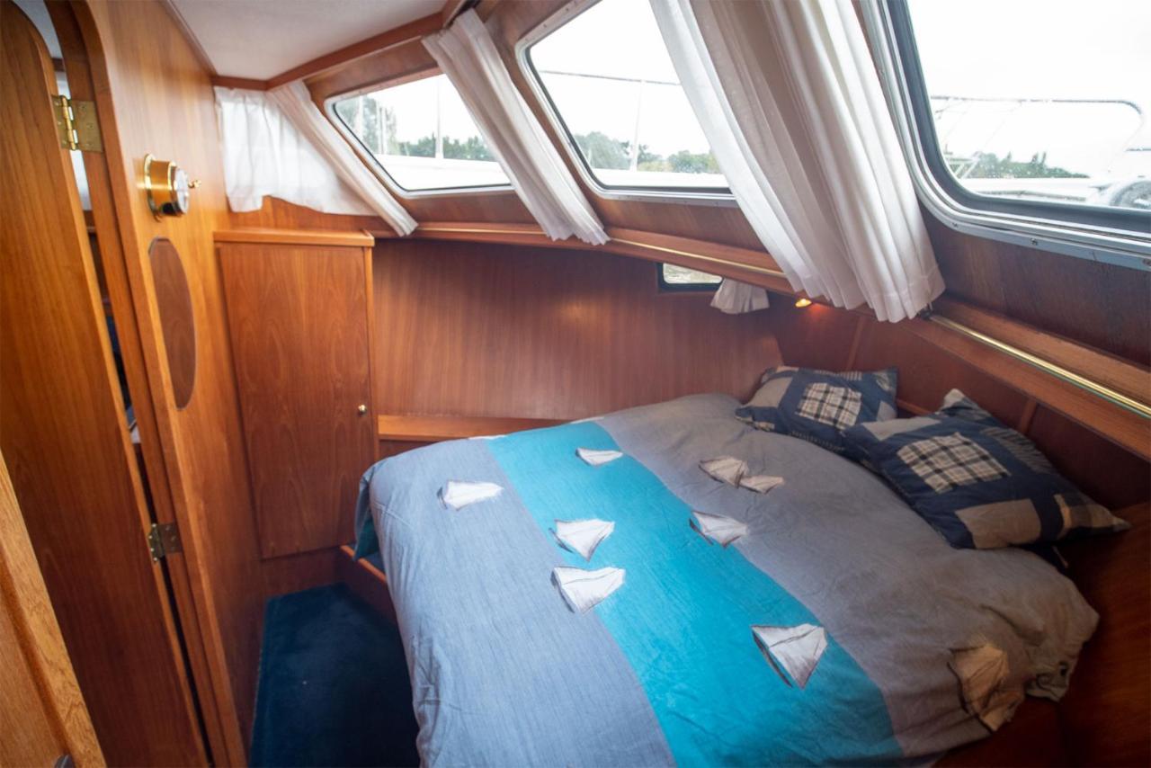 Vedette Hollandaise De 13 M Pour Sejour Insolite Hotel Nivillac Екстериор снимка